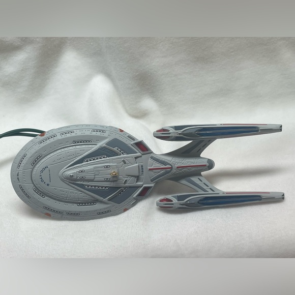 Star Trek First Contact U.S.S Enterprise Hallmark Ornament - Picture 6 of 9